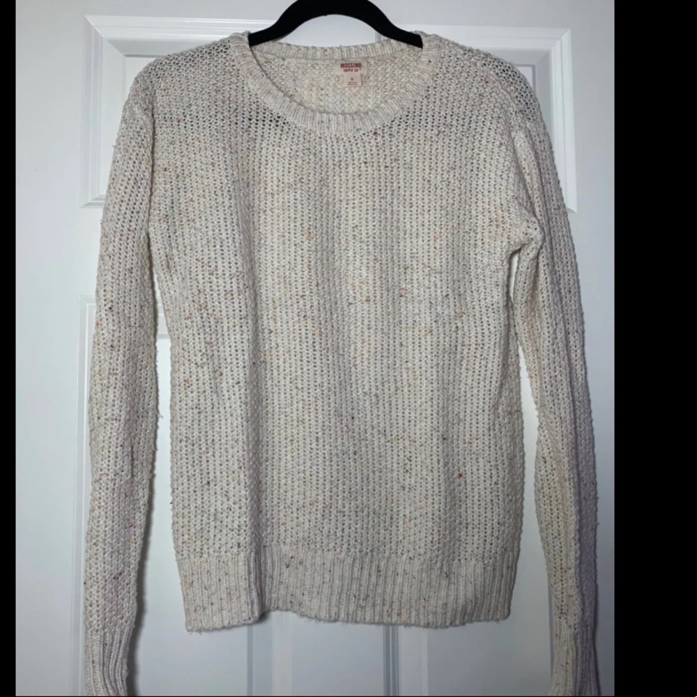 Lightweight sweater with speckles of color